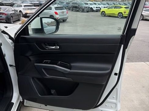 Used 2023 Nissan Pathfinder SL image 33