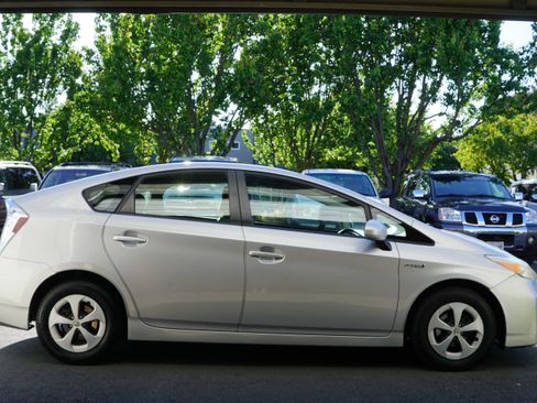 Used 2014 Toyota Prius Two FWD image 10