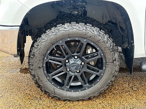 Used 2017 Toyota Tundra SR5 w/ SR5 Upgrade Package RWD image 25