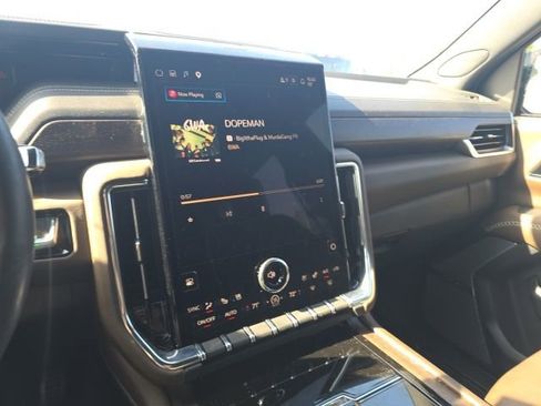 Used 2025 GMC Yukon Denali Ultimate image 20