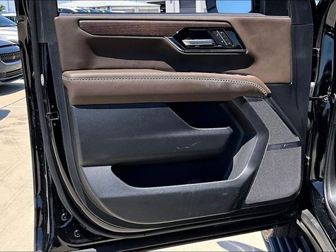 Used 2025 GMC Yukon XL Denali Ultimate w/ LPO, Floor Liner Package AWD/4WD image 21