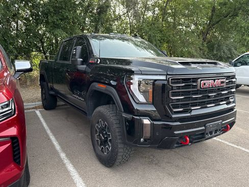 Used 2024 GMC Sierra 2500 AT4X AWD/4WD image 2