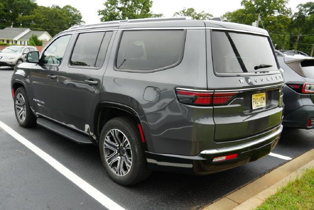 Used 2024 Jeep Wagoneer Series II w/ Flexible Seating Group AWD/4WD image 10