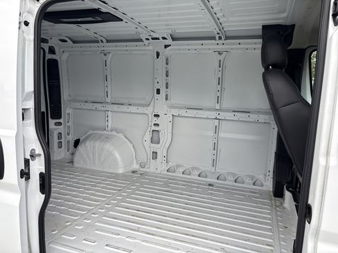 Used 2025 RAM ProMaster 2500 w/ Convenience Group FWD image 32