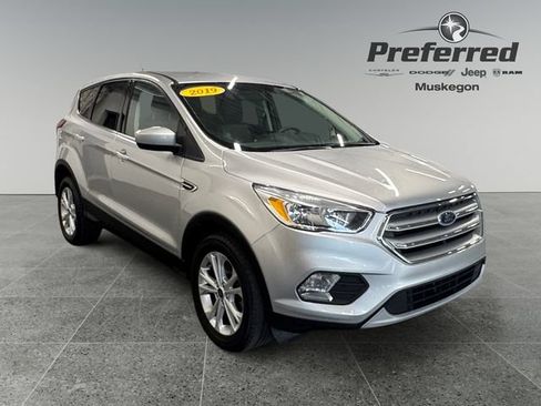 Used 2019 Ford Escape SE FWD image 1