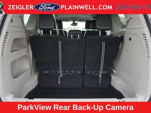 Used 2024 Chrysler Pacifica Touring-L FWD image 10