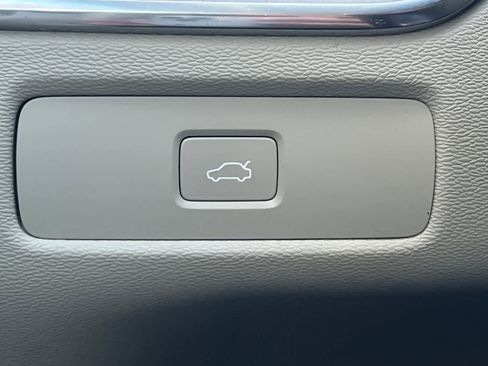 Used 2023 Volvo XC60 B5 Core image 32