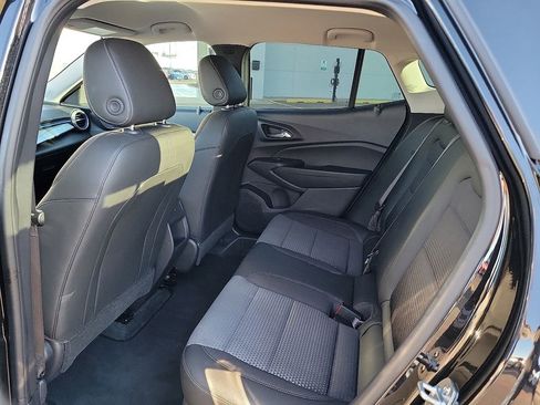 Used 2025 Chevrolet Trax LT image 7