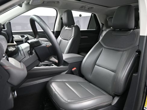 New 2025 Ford Explorer Active w/ Active Comfort Package AWD/4WD image 8