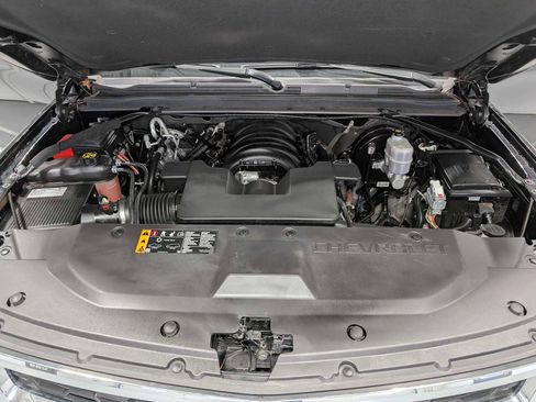 Used 2020 Chevrolet Suburban LT image 15