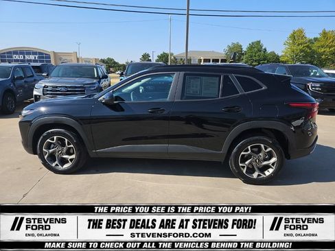 Used 2025 Chevrolet Trax LT FWD image 12