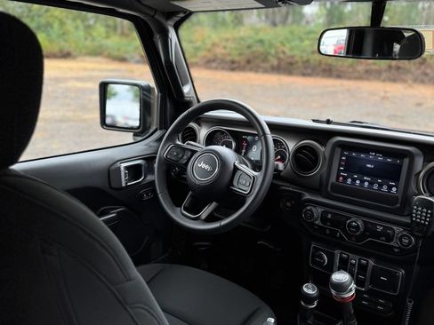 Used 2018 Jeep Wrangler Unlimited Sport S AWD/4WD image 25