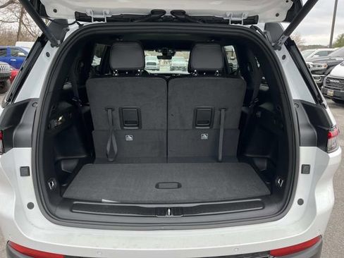 New 2025 Jeep Grand Cherokee L Laredo image 12