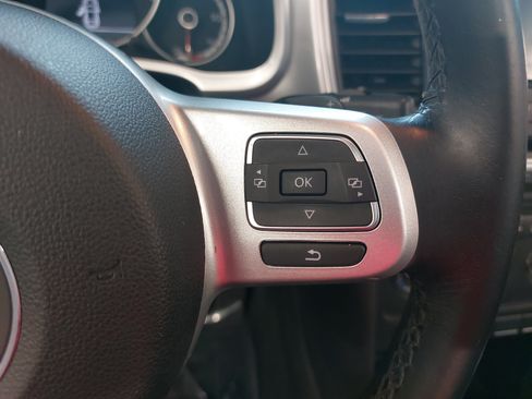 Used 2013 Volkswagen Beetle TDI FWD image 19