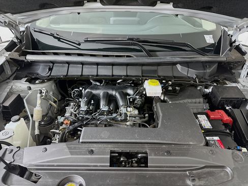 Used 2025 Nissan Pathfinder SV image 35