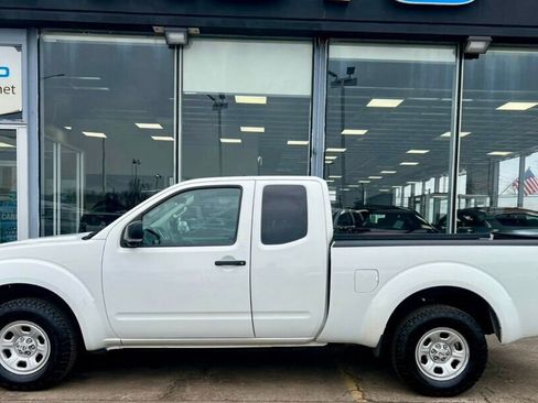 Used 2015 Nissan Frontier S image 2