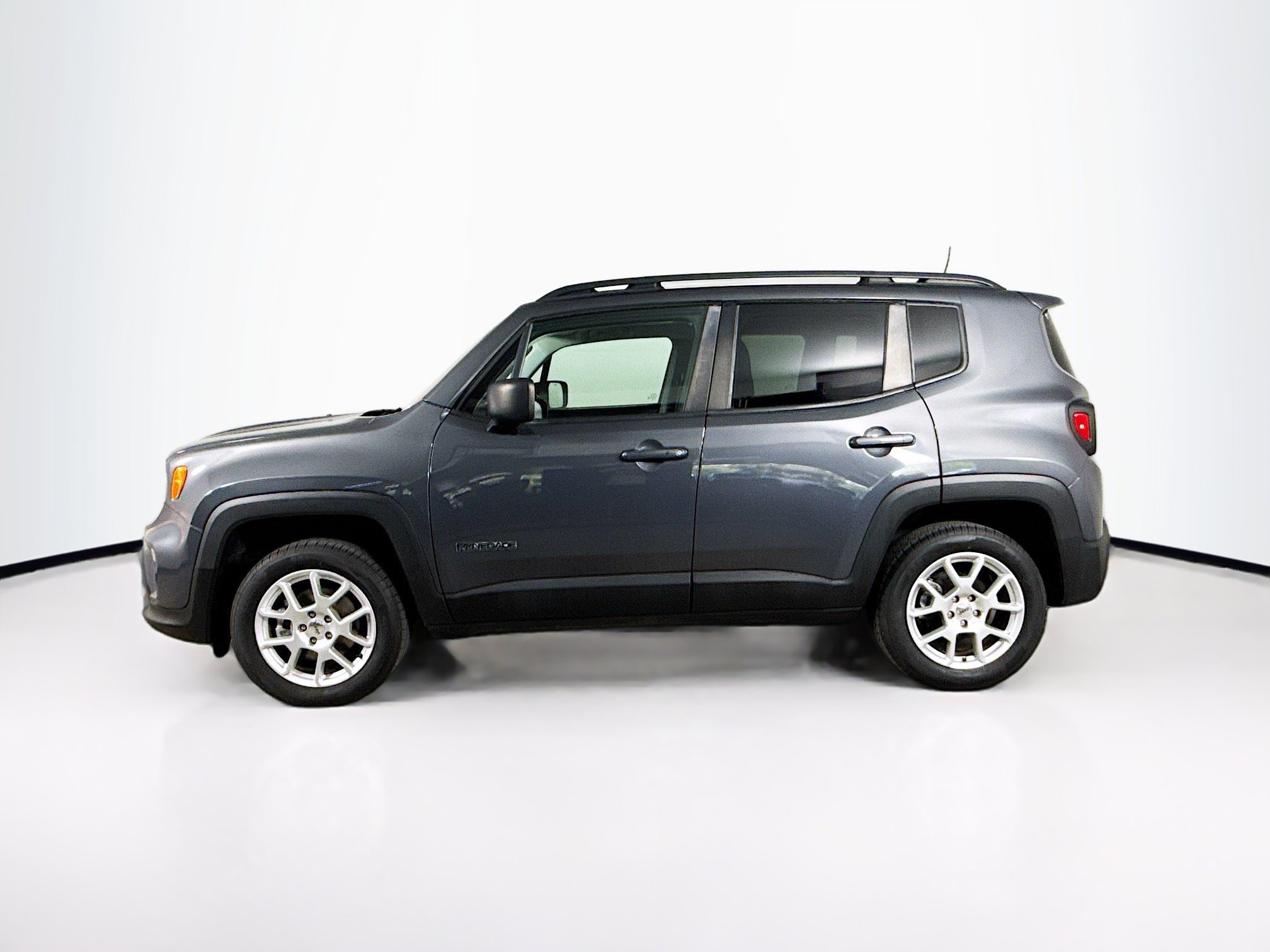 Used 2022 Jeep Renegade Latitude AWD/4WD image 7