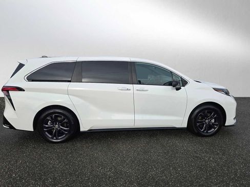 Certified 2024 Toyota Sienna XSE image 2