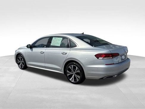 Used 2020 Volkswagen Passat 2.0T SEL FWD image 3