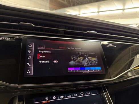 Used 2019 Audi Q8 Prestige w/ Luxury Package image 34