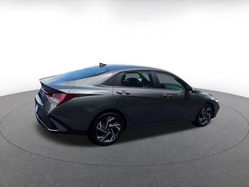 Used 2025 Hyundai Elantra SEL image 14