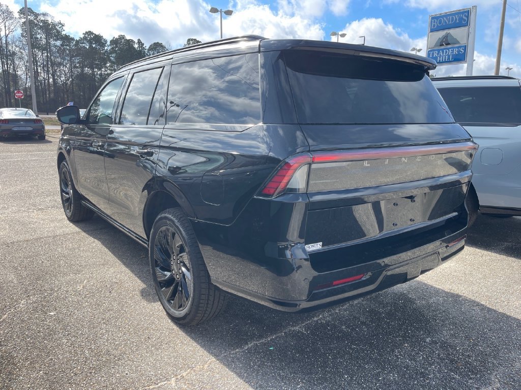 New 2026 Lincoln Navigator Reserve w/ Jet Appearance Package AWD/4WD image 9