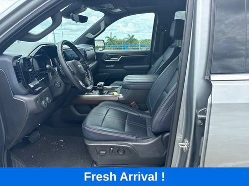 Used 2024 Chevrolet Silverado 1500 High Country w/ Technology Package RWD image 2