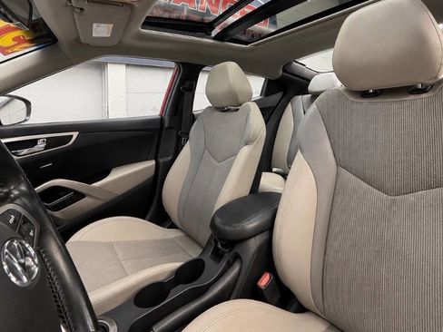 Used 2013 Hyundai Veloster w/ Tech Pkg FWD image 18
