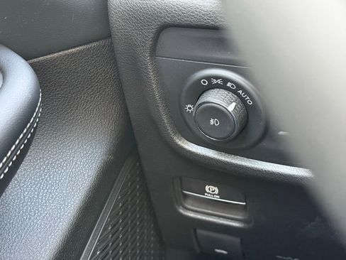 Certified 2025 Jeep Grand Cherokee L Limited w/ Black Appearance Package image 19