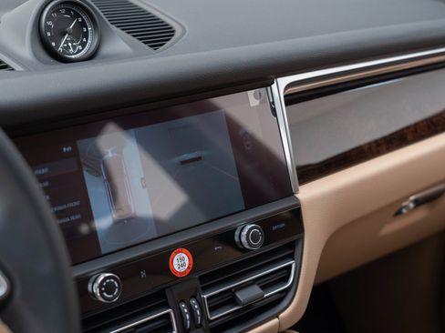 New 2026 Porsche Macan image 25