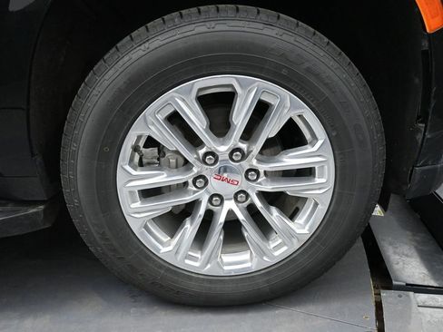 Used 2024 GMC Yukon XL SLT image 17