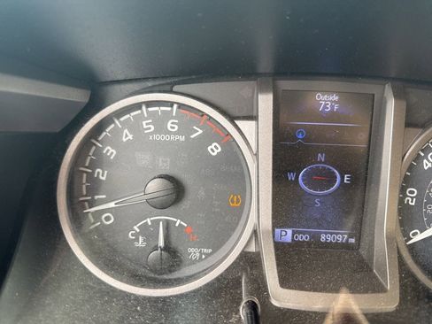 Used 2017 Toyota Tacoma SR5 w/ Tow Package image 11