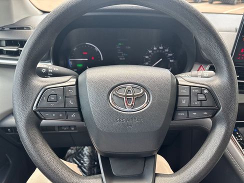 Used 2023 Toyota Sienna LE AWD/4WD image 14