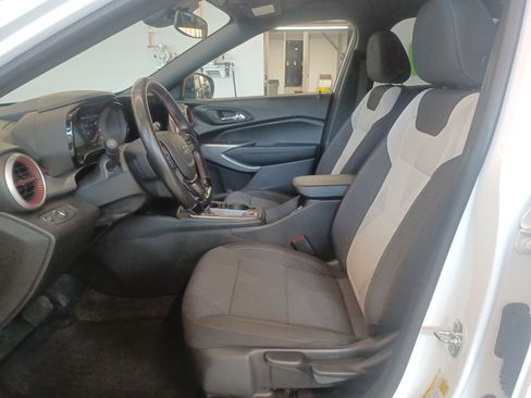 Used 2024 Chevrolet Trax RS FWD image 10