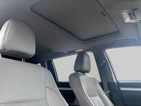 Used 2018 Toyota Highlander XLE AWD/4WD image 13