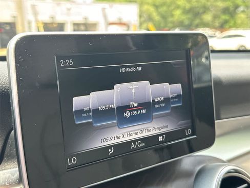 Used 2019 Mercedes-Benz GLC 300 4MATIC image 25