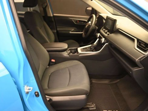 Used 2019 Toyota RAV4 LE w/ All Weather Liner Package AWD/4WD image 11