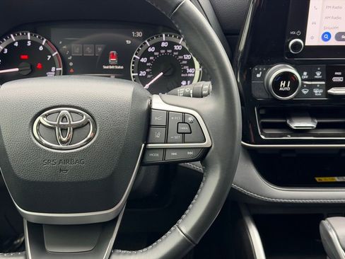 Used 2023 Toyota Highlander XLE image 32