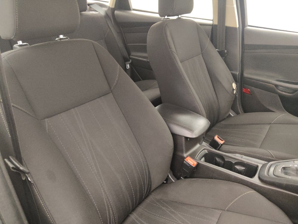 Used 2016 Ford Focus SE FWD image 21