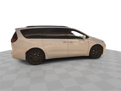 Used 2019 Chrysler Pacifica Touring-L Plus w/ Advanced Safetytec Group image 15