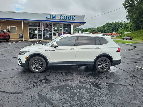 Used 2022 Volkswagen Tiguan SE AWD/4WD image 11