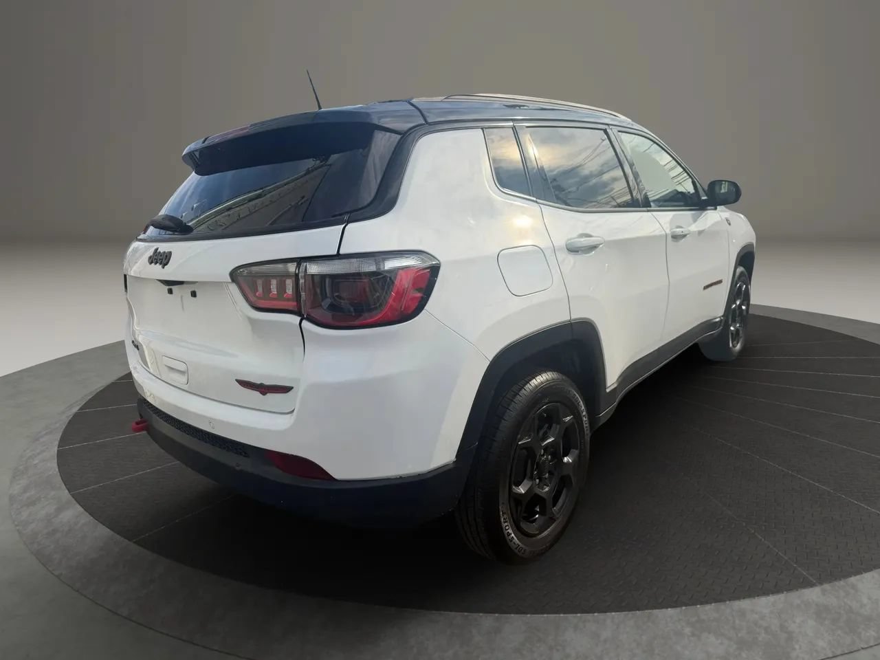 Used 2024 Jeep Compass Trailhawk AWD/4WD image 5