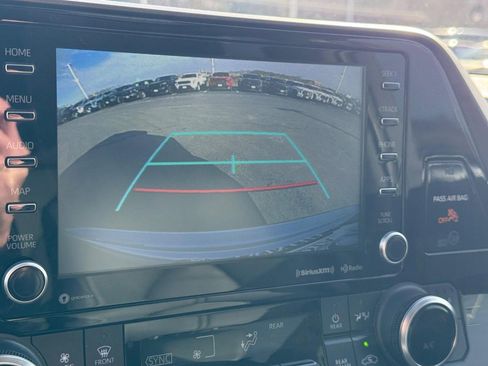 Used 2022 Toyota Highlander XLE image 21