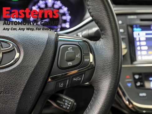 Used 2018 Toyota Avalon Limited image 15