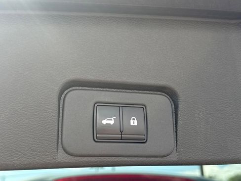 Used 2022 Nissan Rogue Platinum w/ Head-Up Display Package AWD/4WD image 17