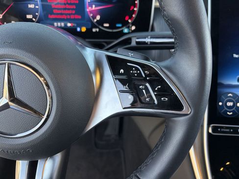 Used 2025 Mercedes-Benz GLC 300 image 26