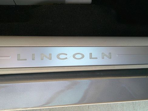 Used 2019 Lincoln Continental Select image 31