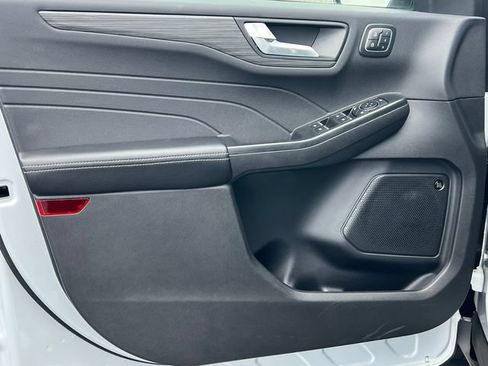 New 2025 Ford Escape SE w/ PHEV Premium Package FWD image 15
