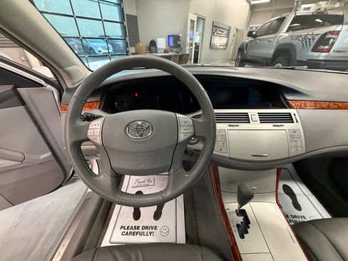 Used 2005 Toyota Avalon XLS FWD image 11