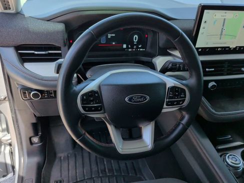 Used 2025 Ford Explorer Active RWD image 16